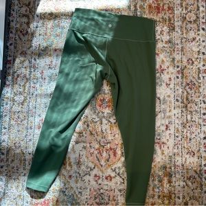 Lululemon Women’s Legging Size 14
Wunder Train HR Tight 25" 
Green Twill